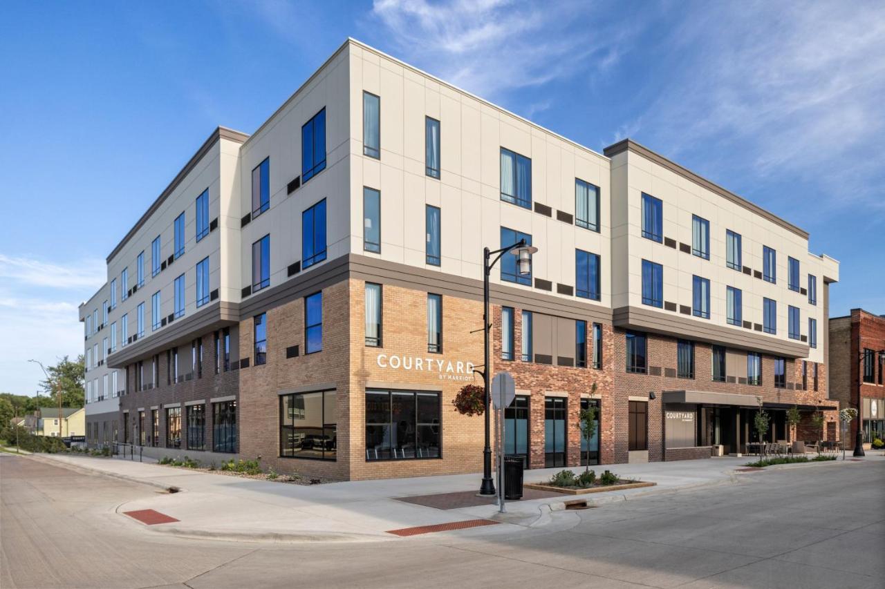 Courtyard By Marriott Downtown Hotel Owatonna